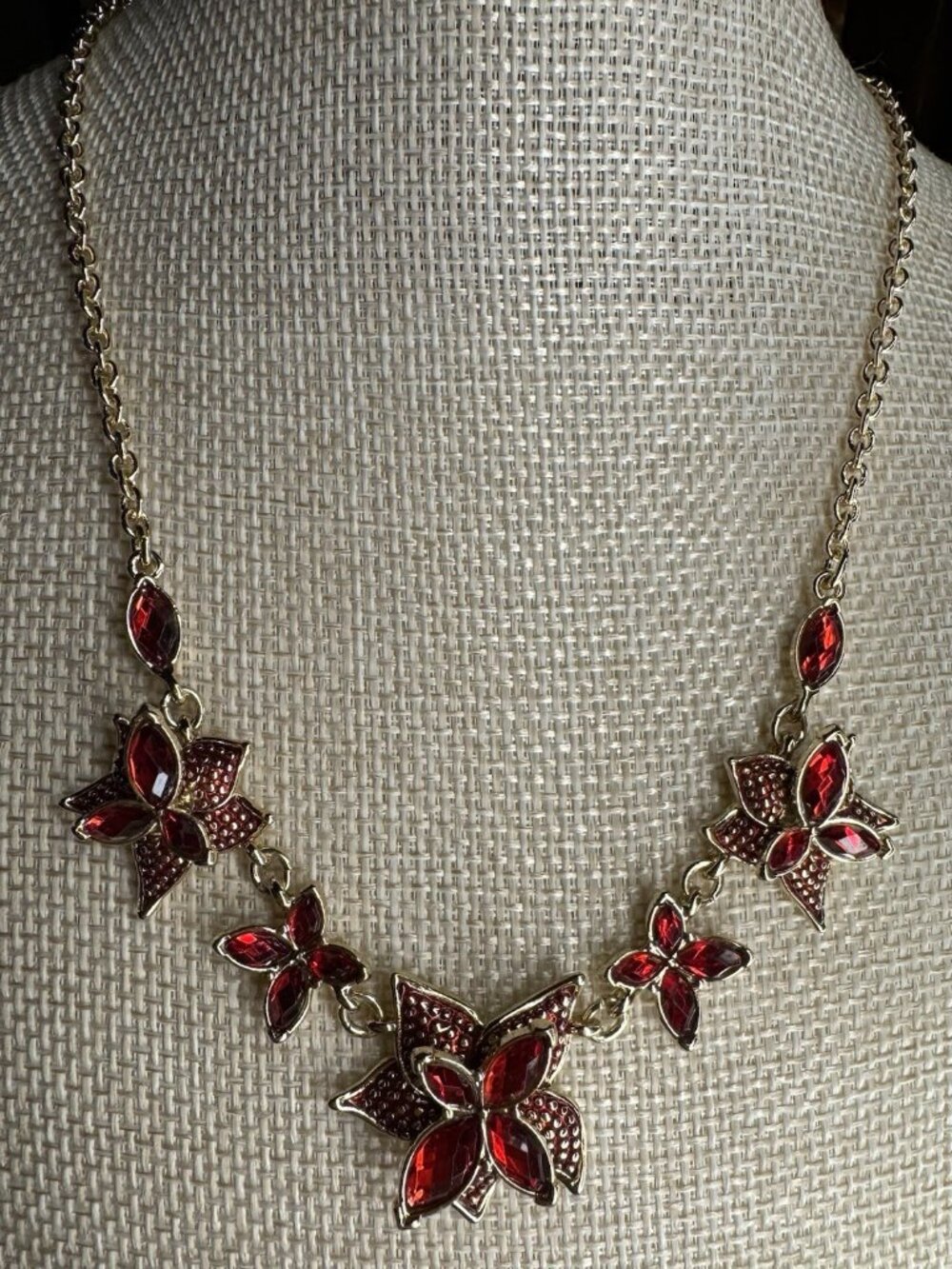 Napier Signed Simulated Ruby Red Crystal Poinsettia Station Necklace Adjustable
